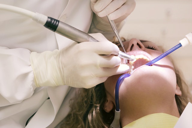 nadwrażliwość zębów i jej skutki
