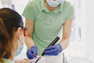 Jak wybrać dobrego stomatologa do bondingu?