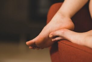 Jak przyzwyczaić dziecko do noszenia ortezy na opadającą stopę?