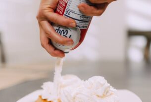 Na co zwrócić uwagę przy zakupie maszyny do bitej śmietany?