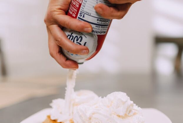 Na co zwrócić uwagę przy zakupie maszyny do bitej śmietany?