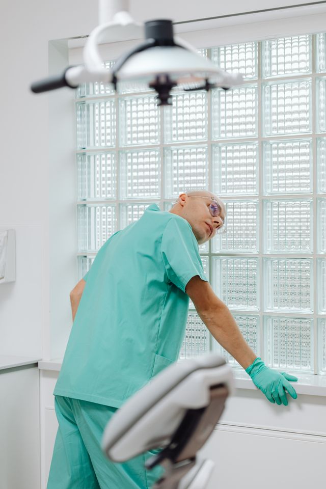 Jak długo mogą krwawić dziąsła, zanim należy zgłosić się do dentysty?