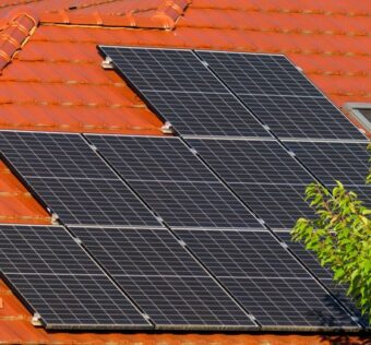Czy fotowoltaika dla domu nadal się opłaca przy obecnych zasadach rozliczania energii?