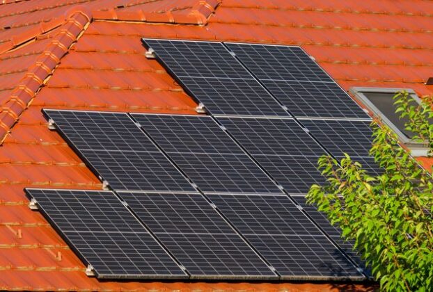 Czy fotowoltaika dla domu nadal się opłaca przy obecnych zasadach rozliczania energii?